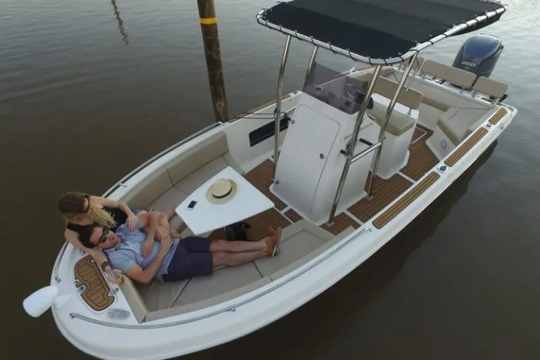 Silver 210 Center Console – Lancha Open 21 Pies, foto 3