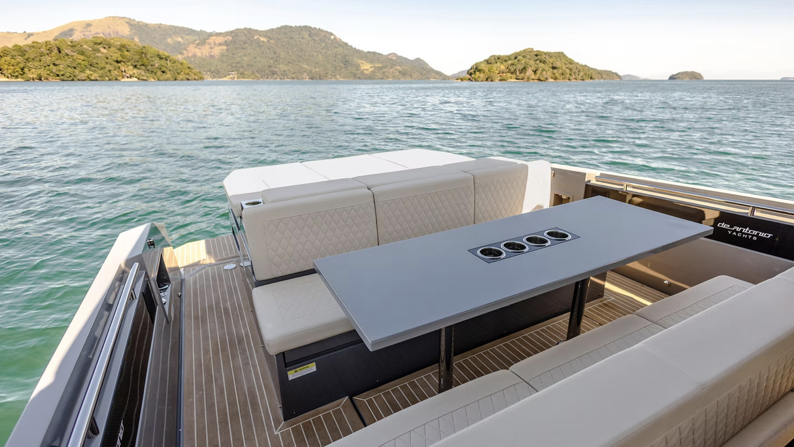 De Antonio D32 – Lancha Walk Around 32 Pies | Hasta 600 HP, foto 5