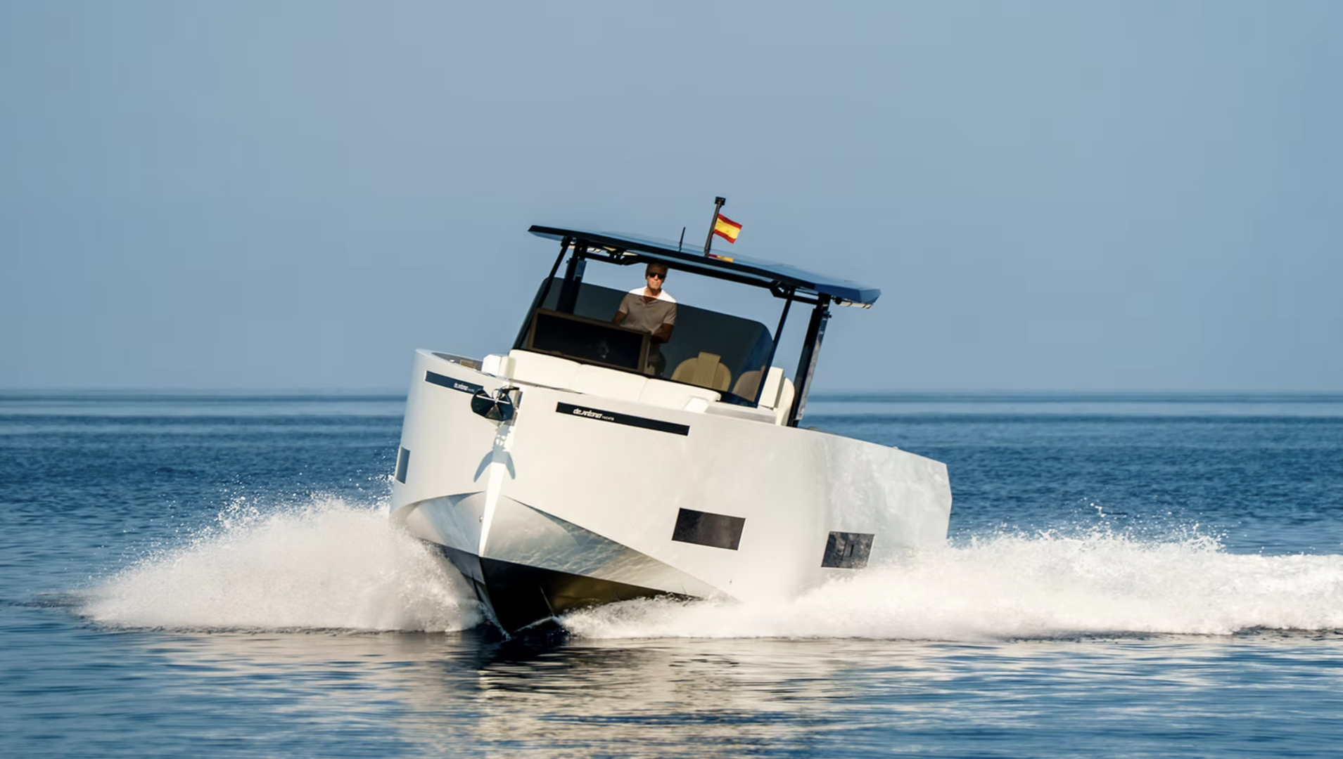 De Antonio D42 – Lancha Walk Around 42 Pies | Hasta 1.200 HP