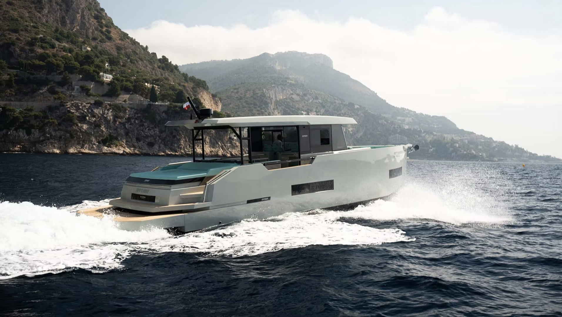 De Antonio D50 Open – Yate Deportivo 50 Pies | Hasta 1.600 HP