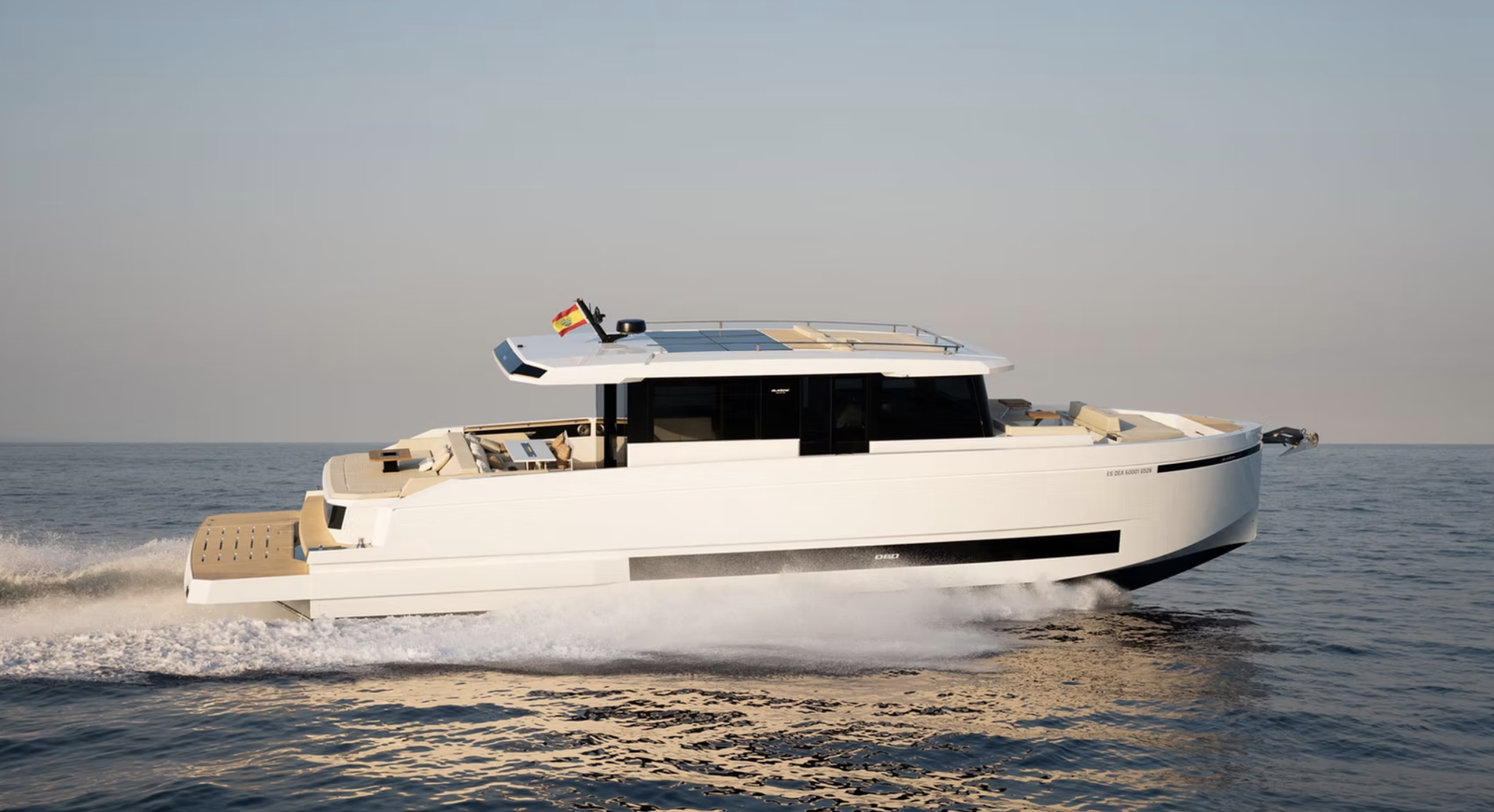 De Antonio D60 – Yate Deportivo 60 Pies | Hasta 2.400 HP, foto 2
